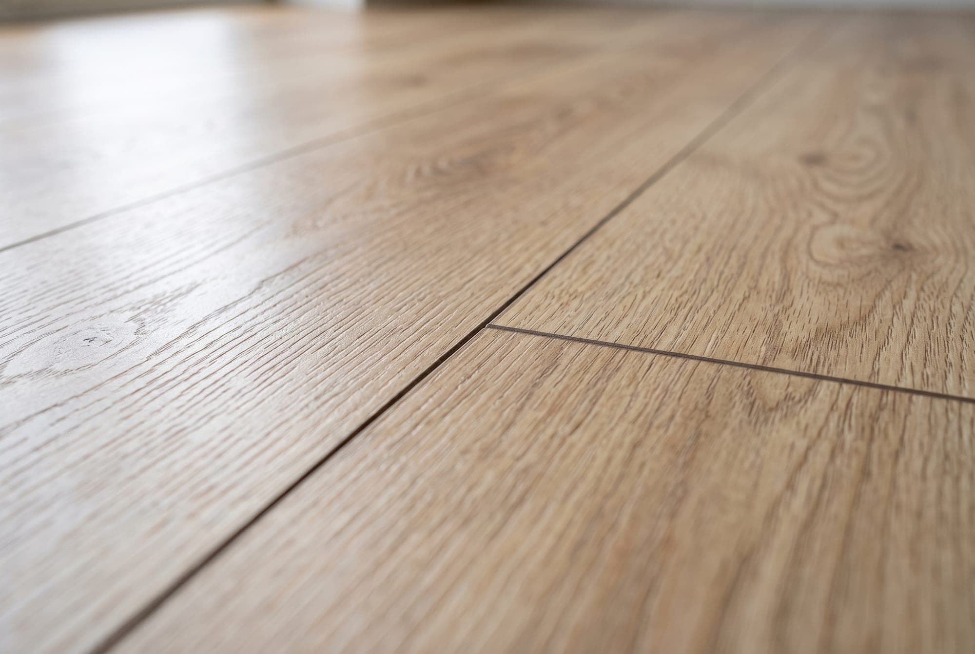 Vinylboden in heller Holzoptik